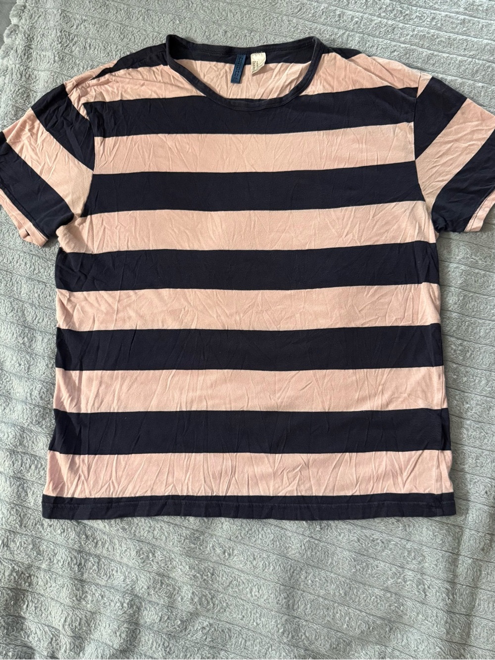 3 For $25 H&M Divided Men's Navy Blue and Light Pink Striped T-Shirt